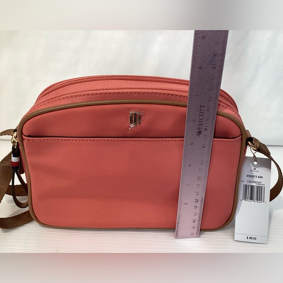 Tommy Hilfiger Purse Cross Body Color Salmon Zippers Multiple Pockets Te… - Picture 11 of 12